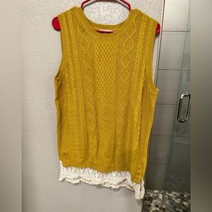 M/L sweater vest with lace